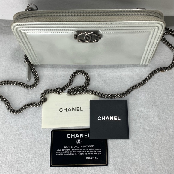 CHANEL Patent Boy Zip Wallet on Chain - Picture 5 of 9